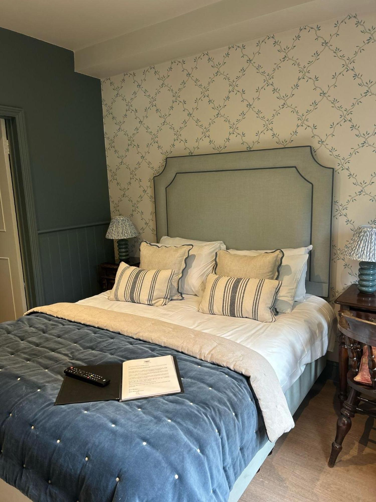 Ravenwood Hall Hotel Bury St. Edmunds Buitenkant foto